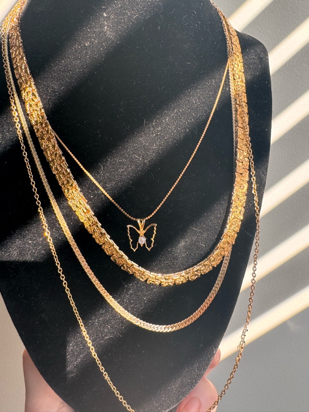 ✨ 4 Vintage Gold-Tone Necklaces – Mixed Style Jewelry Lot ✨